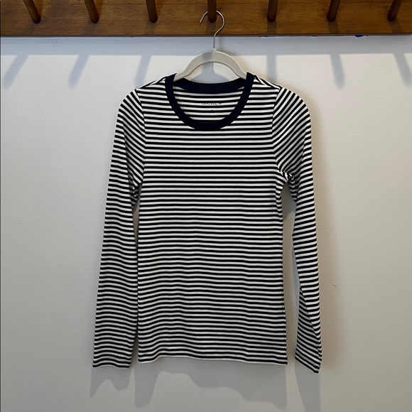 NWT JCrew Navy and White Stripe Perfect-Fit Long-Sleeve T-shirt -- Size Medium - Picture 2 of 4